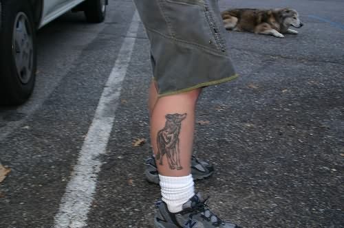 Realistic wolf and wolf tattoo on leg