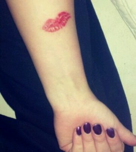 Red lovely lips tattoo on arm
