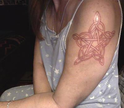Red simple women star tattoo on shoulder