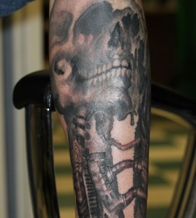 Simple black skull tattoo on leg
