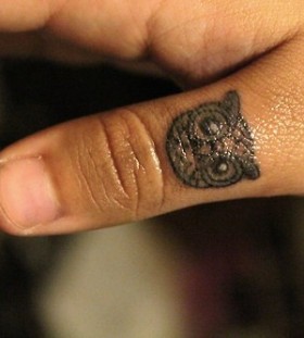 Simple girl owl tattoo on finger