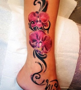 Simple pink flower tattoo on leg