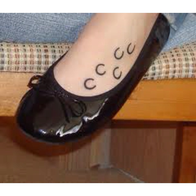 Small women’s foot’s horse shoe tattoo