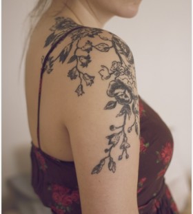 Young girl black shoulder tattoo