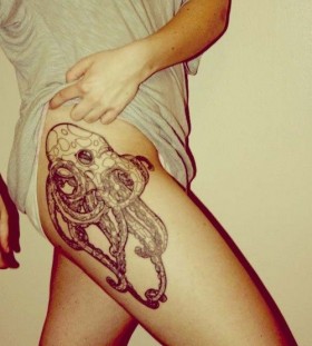 Amazing cute octopus tattoo on leg