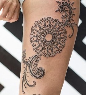 Awesome black geometric tattoo on leg