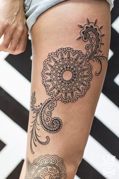 Awesome black geometric tattoo on leg