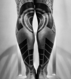 Awesome looking geometric tattoo on leg