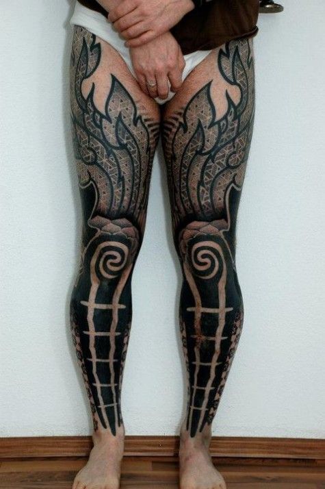 Black owal geometric tattoo on leg