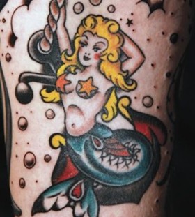 Blonde girl bubbles tattoo