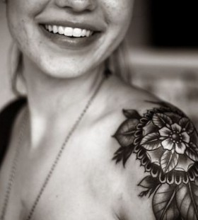 Cute smile and geometric shoulder, back tattoo