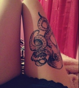 Gorgeous women's octopus tattoo on leg