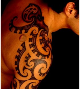 Men's shoulder's octopus tattoo on arm