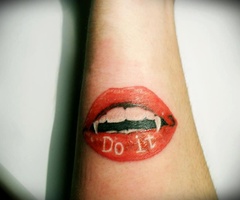Vampire lips tattoo by Marilia Pontes