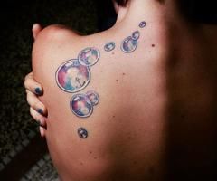 Women’s back bubbles tattoo