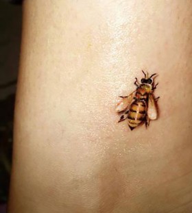 3D bee tattoo