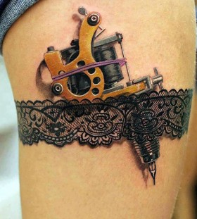 3D tattoo machine in garter on thigh tattoo