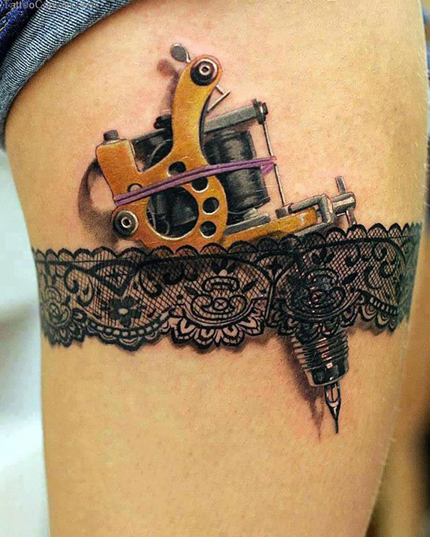 3D tattoo machine in garter on thigh tattoo