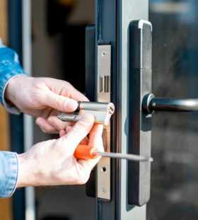 A Complete Guide on Hiring a Locksmith