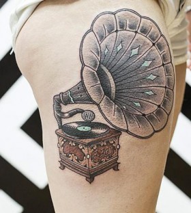 Amazing gramophone leg tattoo