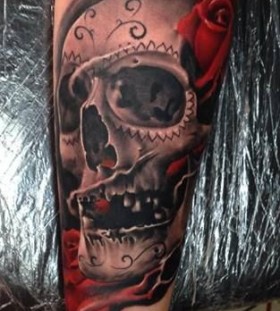 Awesome skull tattoo by Razvan Popescu
