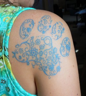Blue palm's dog's tattoo