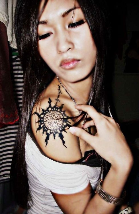 Chinese girl sun clock tattoo