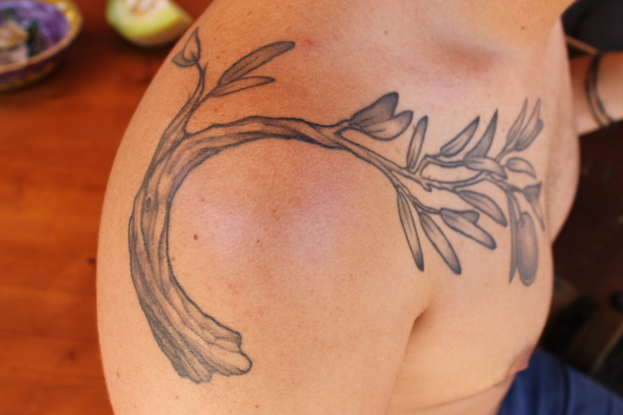 Cool branch shoulder tattoo