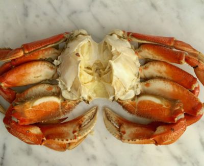 How to buy and crack Dungeness crab(step by step)