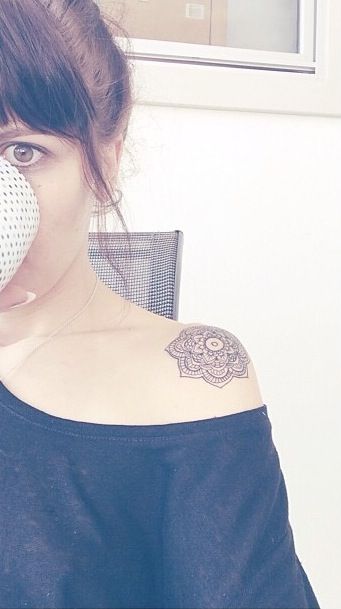 Drinkin tea girl’s shoulder tattoo