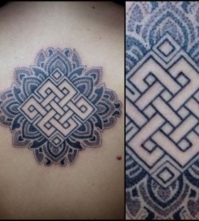 Endless knot tattoo by Pepe Vicio