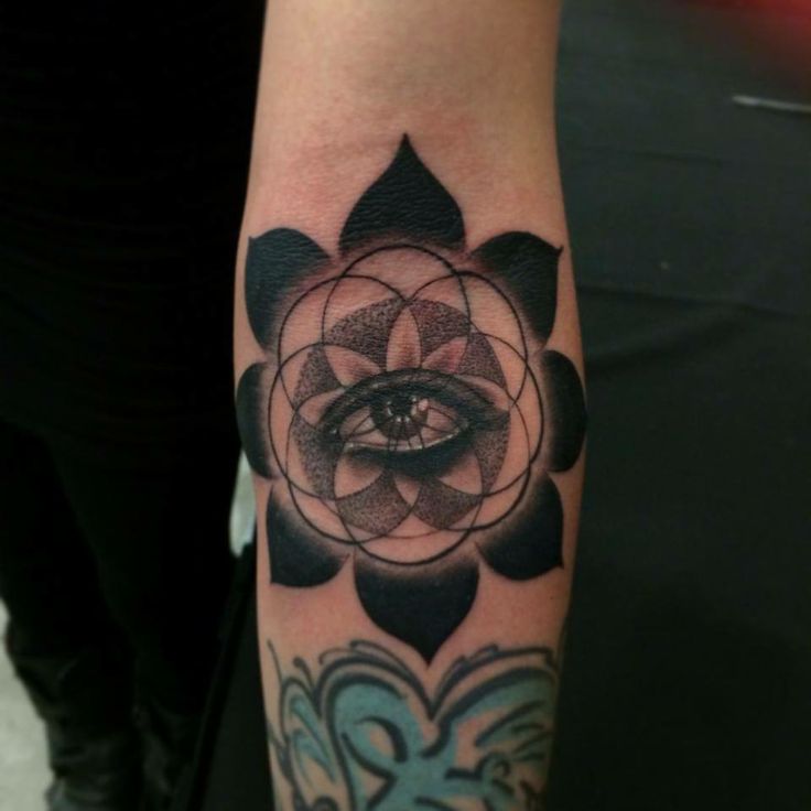 Eye tattoo by Jon Mesa