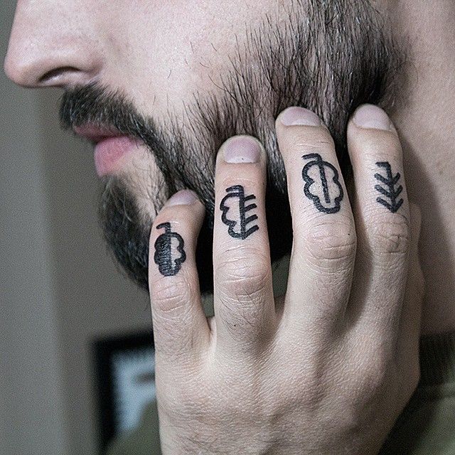 Finger tattoos by Dase Roman Sherbakov