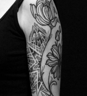 Flowers and geometric shapes tattoo by Brian Gomes