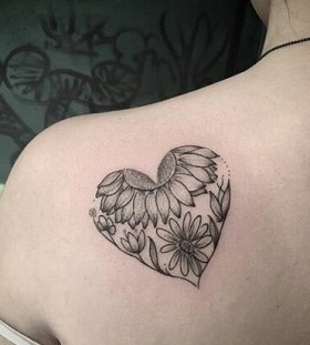 flowery-heart-tattoo-by-carol-mariath