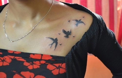 Flying birds collarbone tattoo