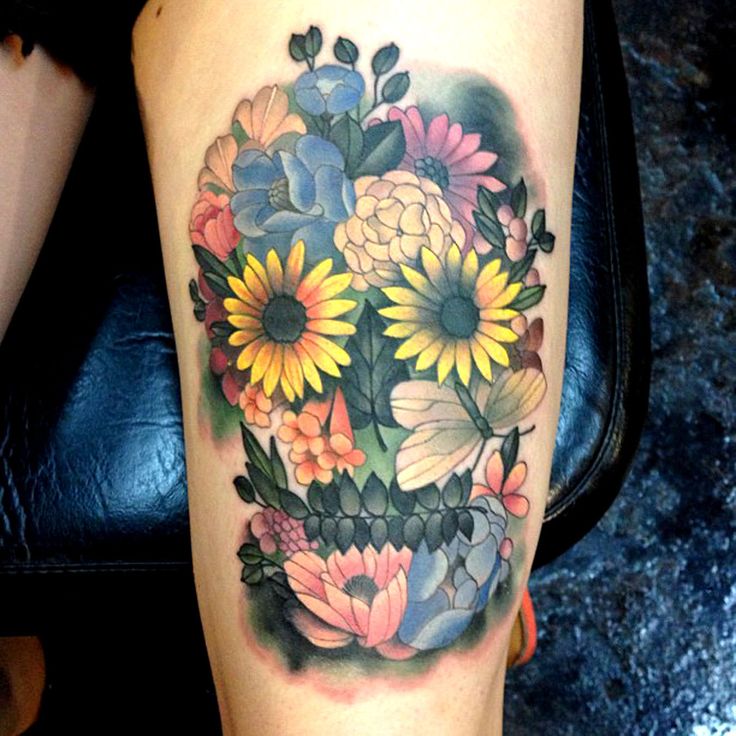 Great skull of flowers tattoo