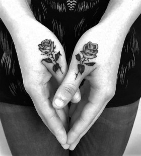 hand-rose-tattoos-by-adamvunoir