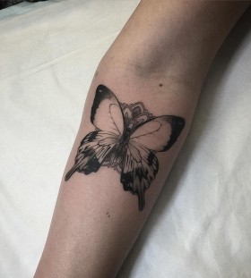 inner-arm-butterfly-tattoo-by-pari_corbitt