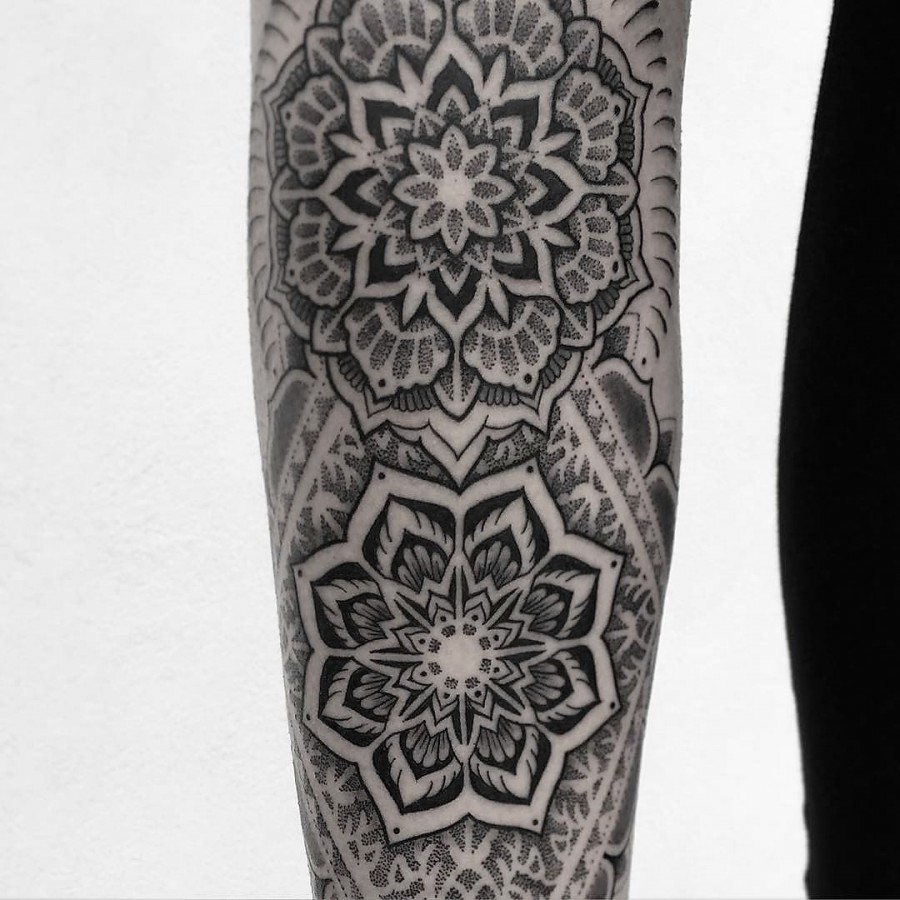 jeykill-bleunoir-incredible-mandala-blackwork-tattoo