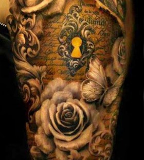 Keyhole and flowers tattoo by Ellen Westholm