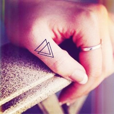 Lovely finger’s triangle tattoo