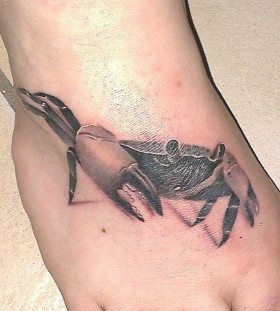 Realistic crab foot tattoo