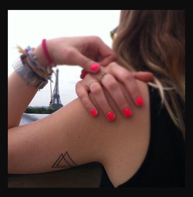 Red nails triangle tattoo