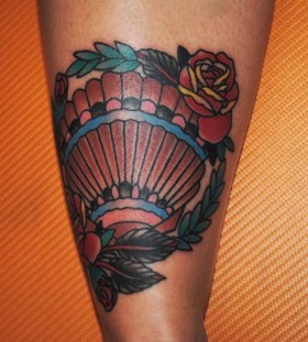 Shell and rose tattoo
