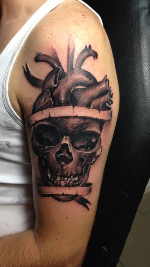 Skull tattoo by Razvan Popescu