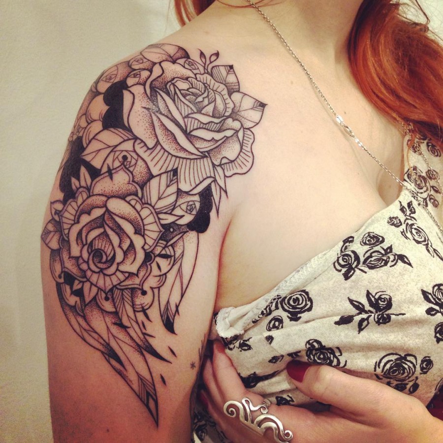 supakitch-bleunoir-shoulder-rose-blackwork-tattoo