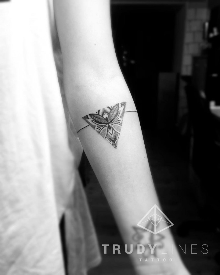 triangle-butterfly-tattoo-by-trudy_lines_tattoo