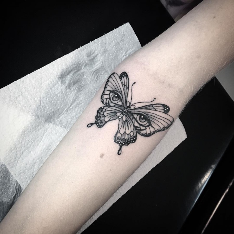 trippy-butterfly-tattoo-by-miltonreistatuador