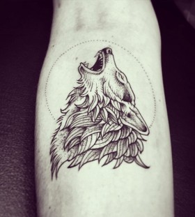 veenom-bleunoir-howling-wolf-blackwork-tattoo